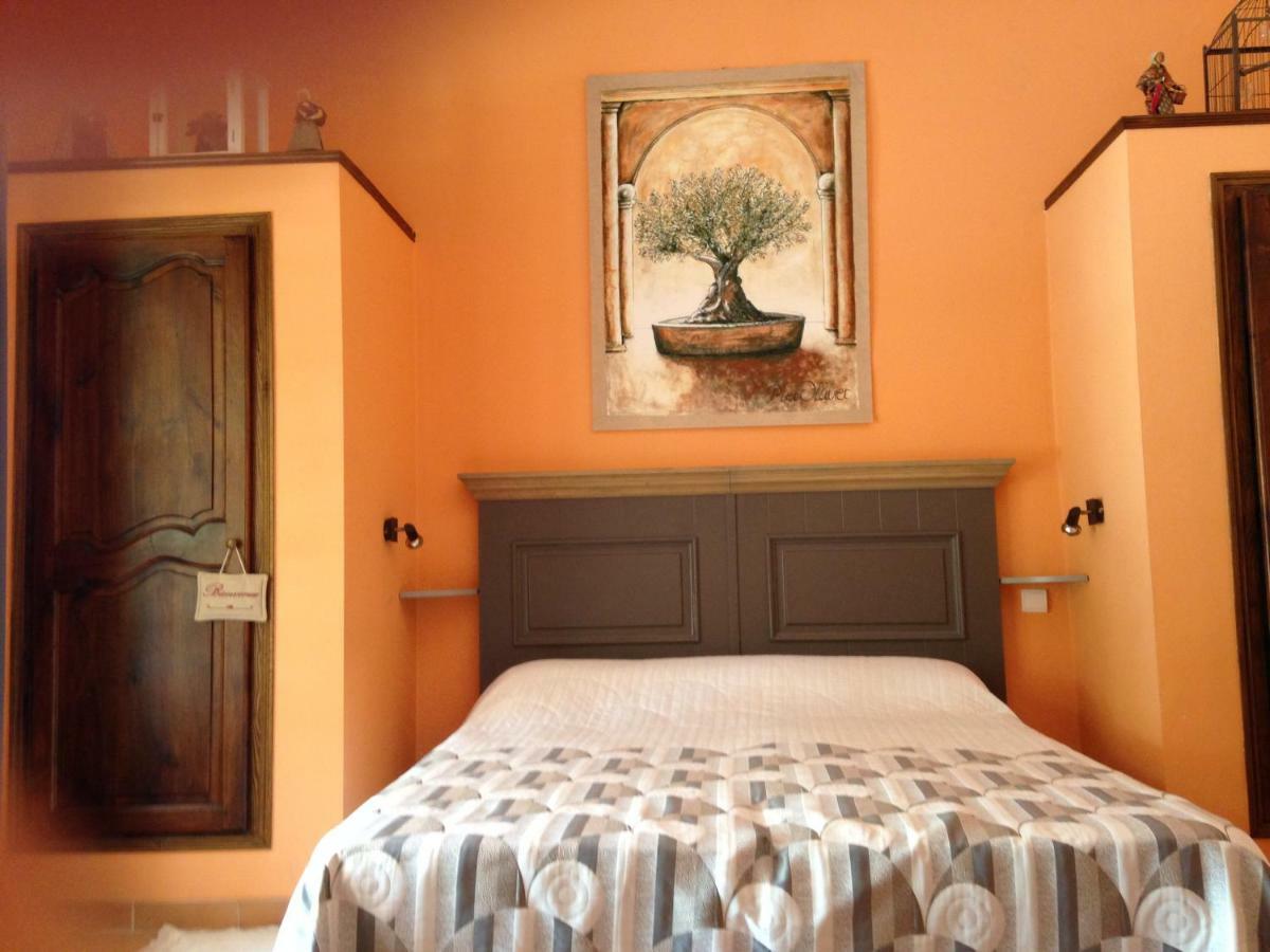 Bed and Breakfast Mas des oliviers Saint-Marc-Jaumegarde Exterior foto