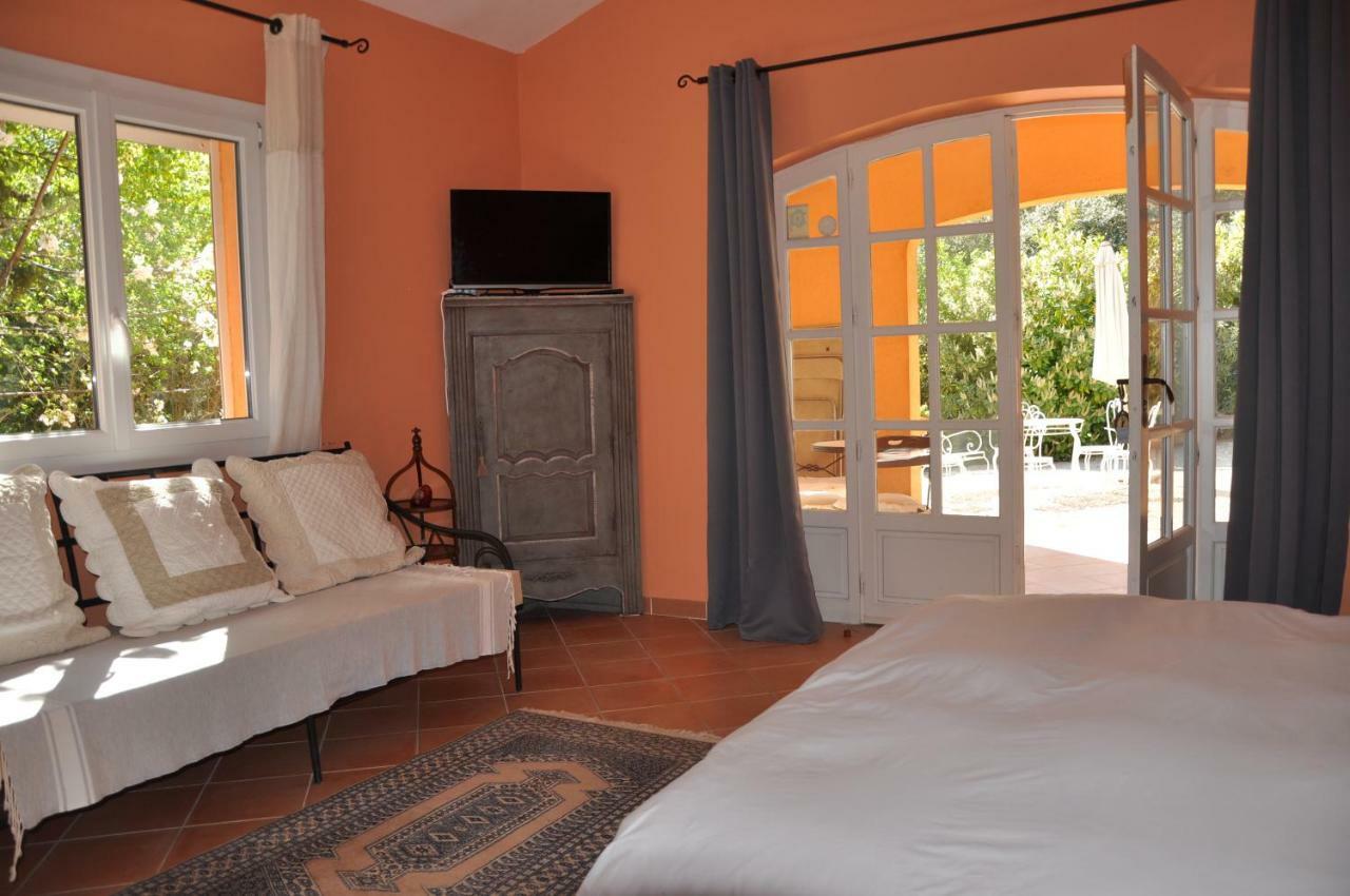 Bed and Breakfast Mas des oliviers Saint-Marc-Jaumegarde Exterior foto