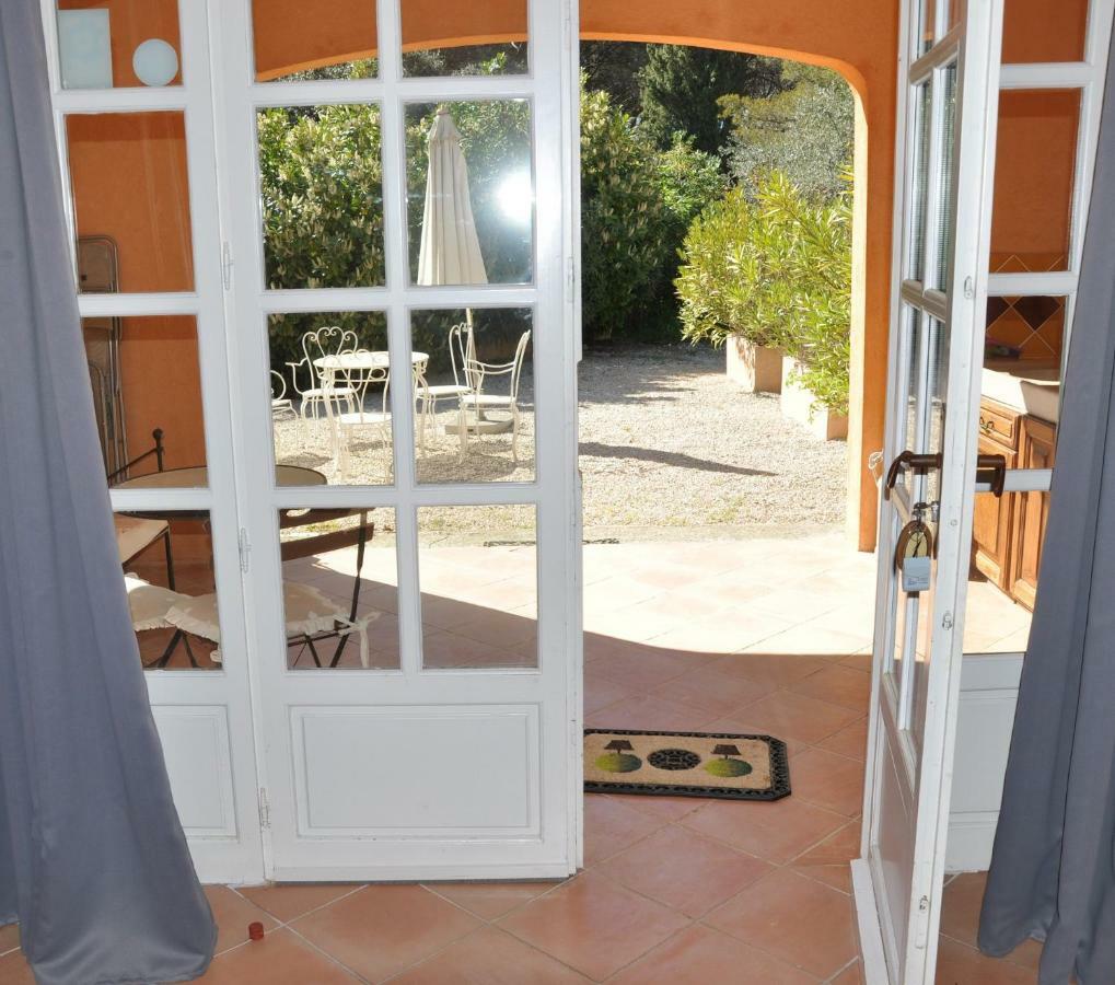 Bed and Breakfast Mas des oliviers Saint-Marc-Jaumegarde Exterior foto