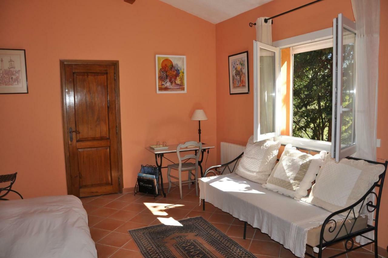 Bed and Breakfast Mas des oliviers Saint-Marc-Jaumegarde Exterior foto