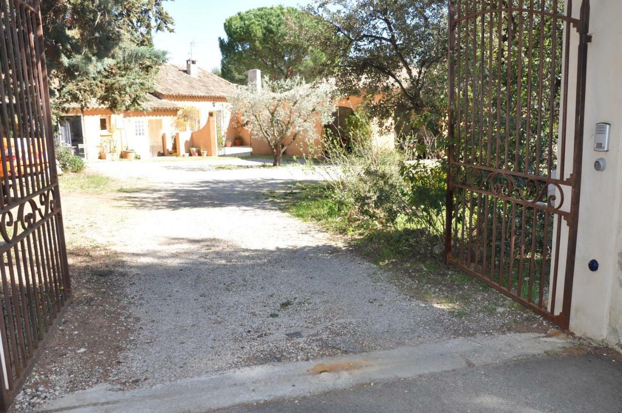 Bed and Breakfast Mas des oliviers Saint-Marc-Jaumegarde Exterior foto