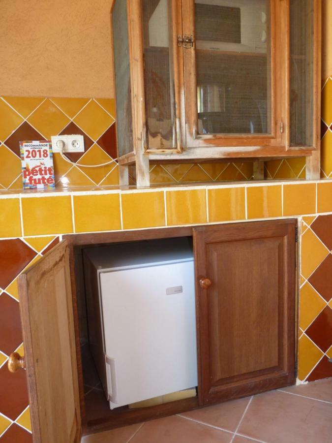 Bed and Breakfast Mas des oliviers Saint-Marc-Jaumegarde Exterior foto